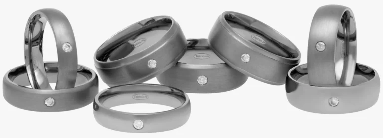 8 Tantalum metal rings set with brilliant white diamonds